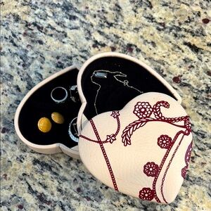 Pandora Heart-Shaped 2 tiered velvet lined leather floral design jewelry case